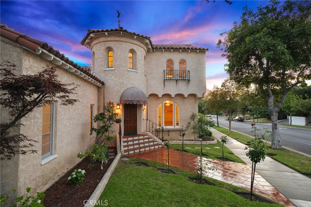 1161 N Everett Street