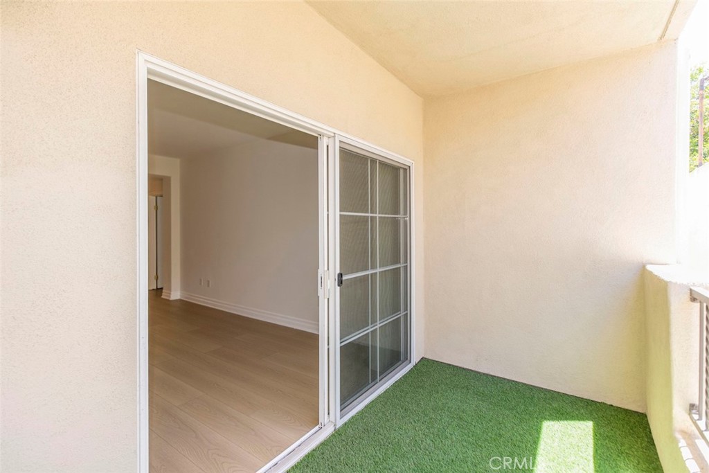 15206 Burbank Boulevard 107