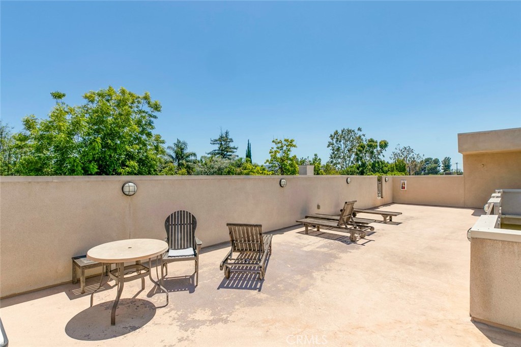 15206 Burbank Boulevard 107