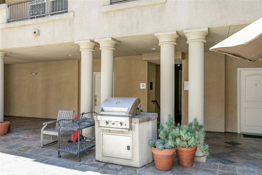 15206 Burbank Boulevard 107