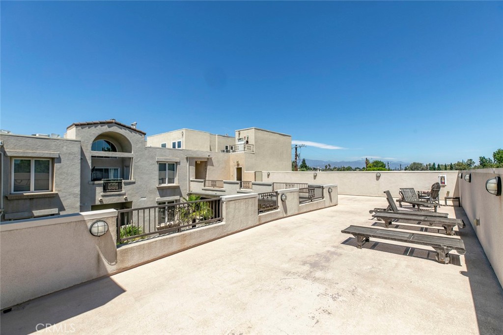 15206 Burbank Boulevard 107