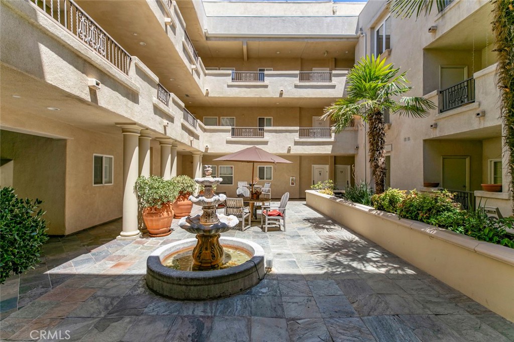 15206 Burbank Boulevard 107