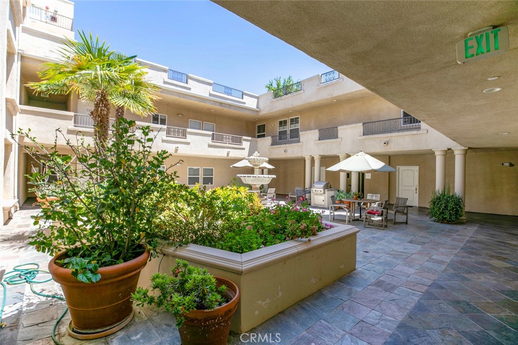 15206 Burbank Boulevard 107
