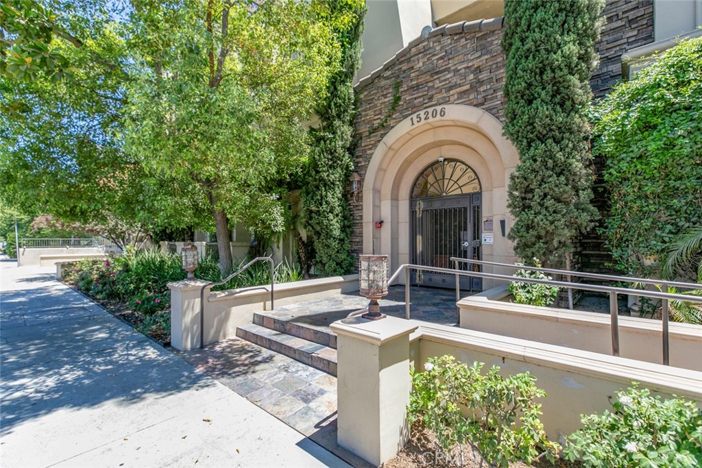 15206 Burbank Boulevard 107