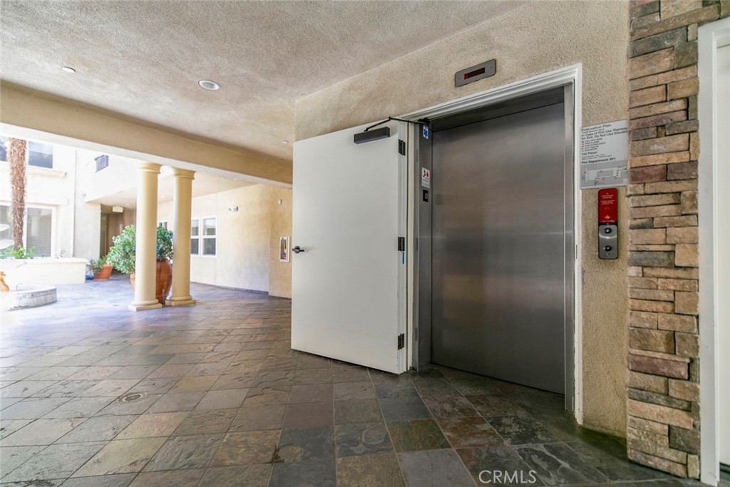 15206 Burbank Boulevard 107