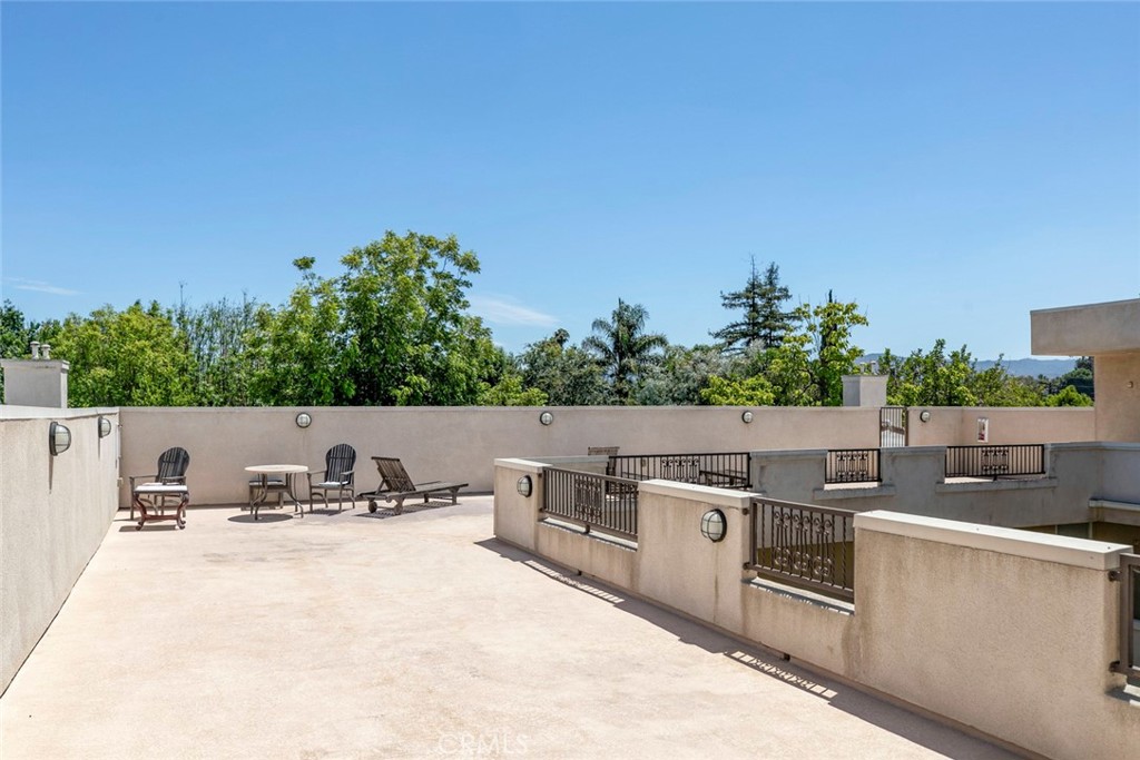 15206 Burbank Boulevard 107