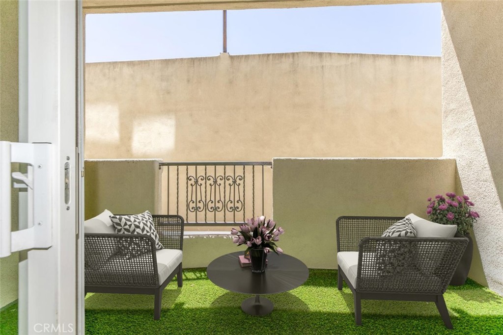15206 Burbank Boulevard 107