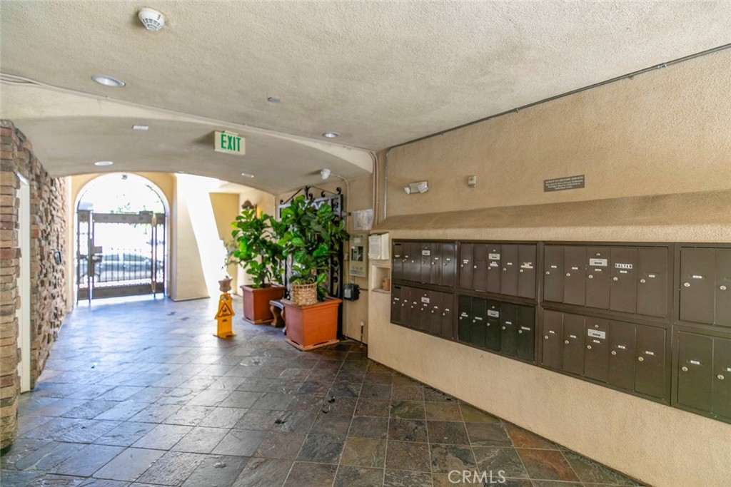 15206 Burbank Boulevard 107