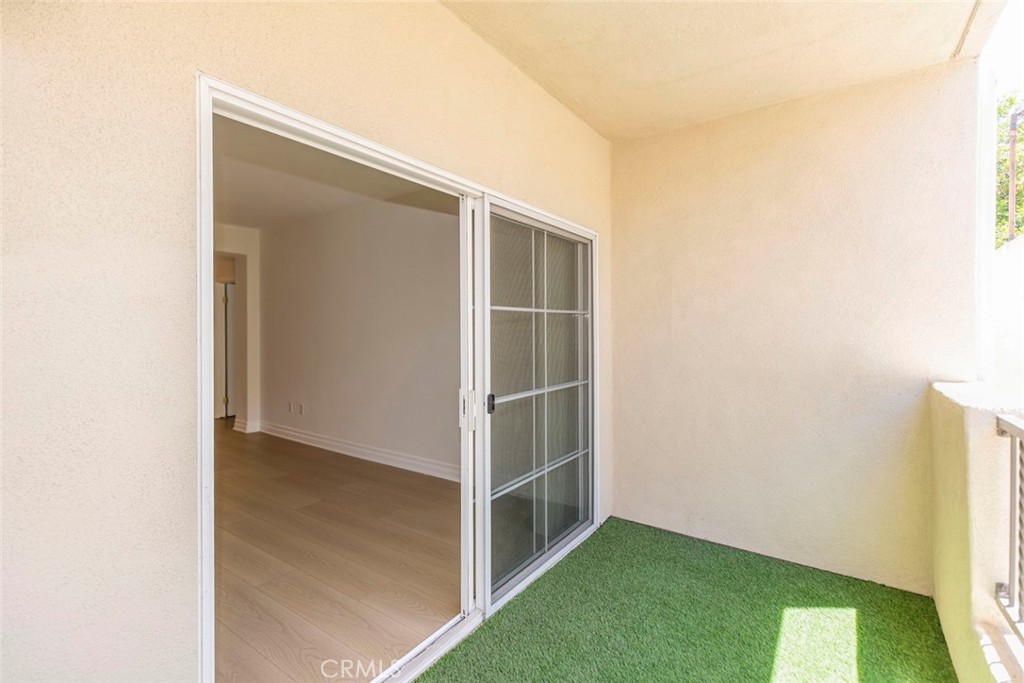 15206 Burbank Boulevard 107