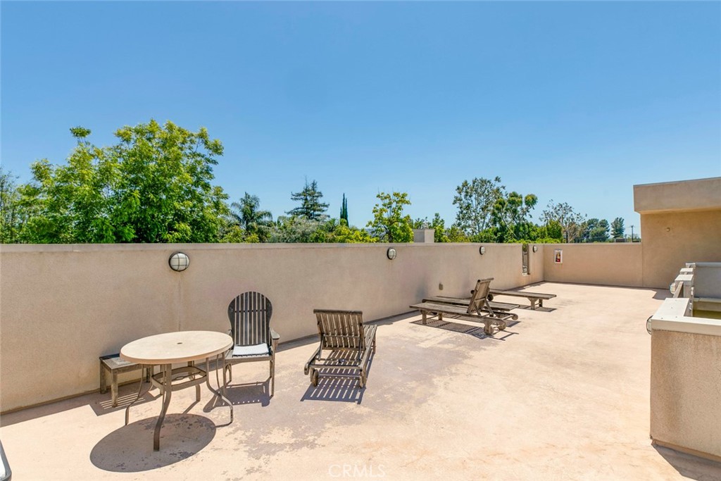 15206 Burbank Boulevard 107