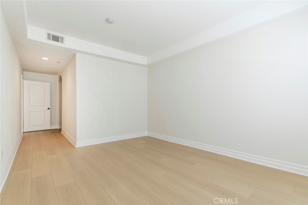 15206 Burbank Boulevard 107
