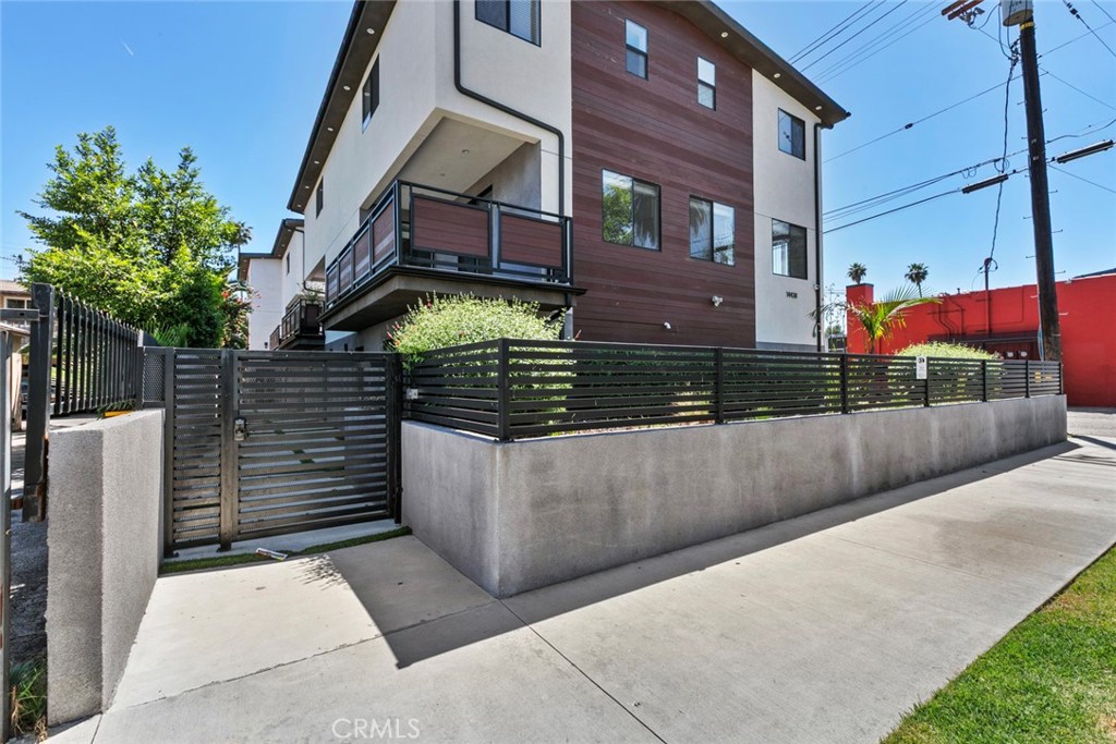 14436 1/2 Tiara Street