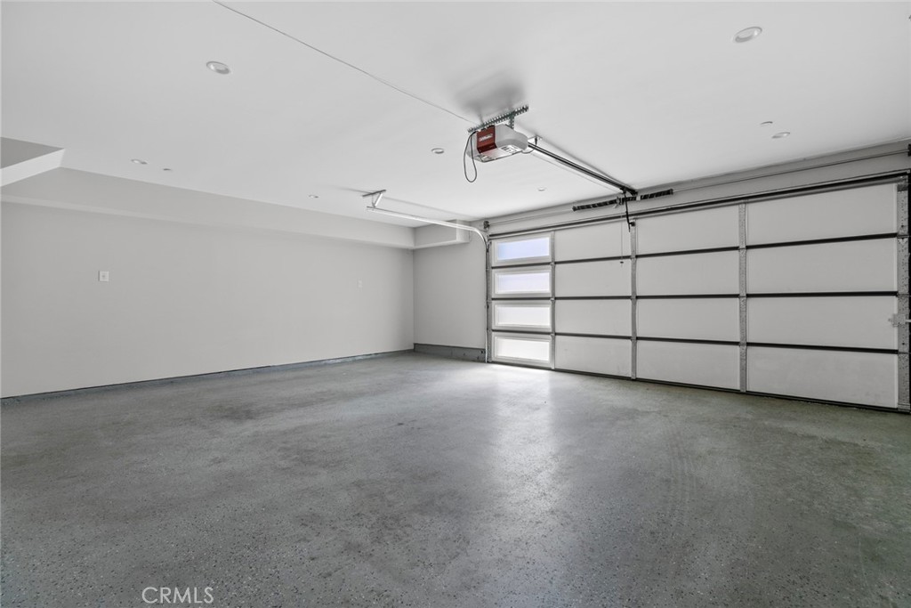 14436 1/2 Tiara Street