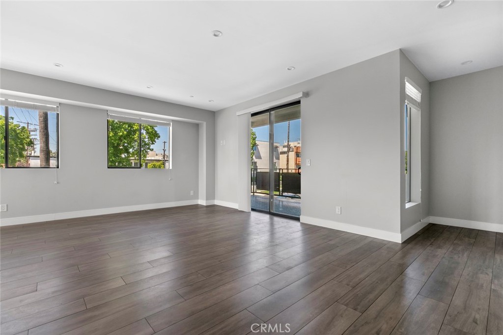 14436 1/2 Tiara Street