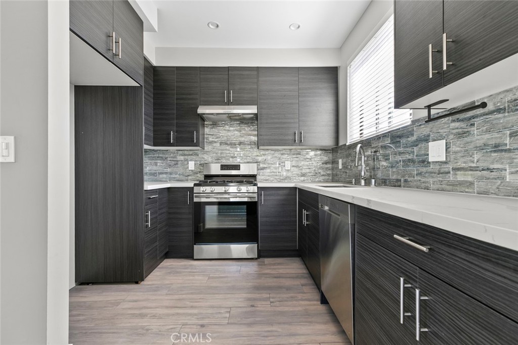 14436 1/2 Tiara Street