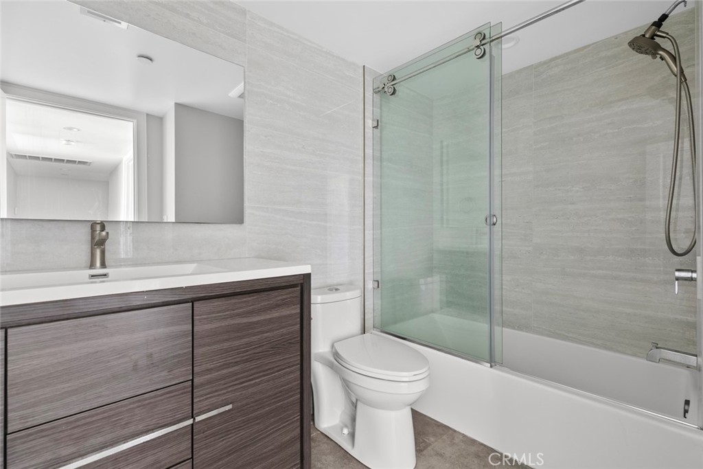 14436 1/2 Tiara Street