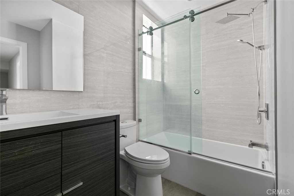 14436 1/2 Tiara Street