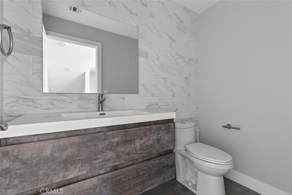 14436 1/2 Tiara Street