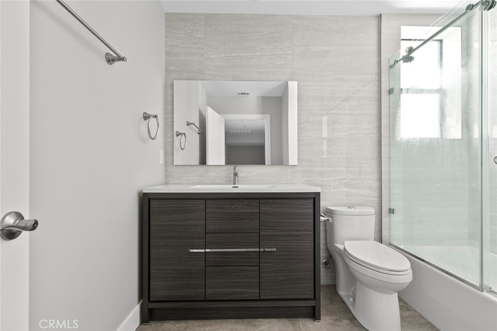 14436 1/2 Tiara Street