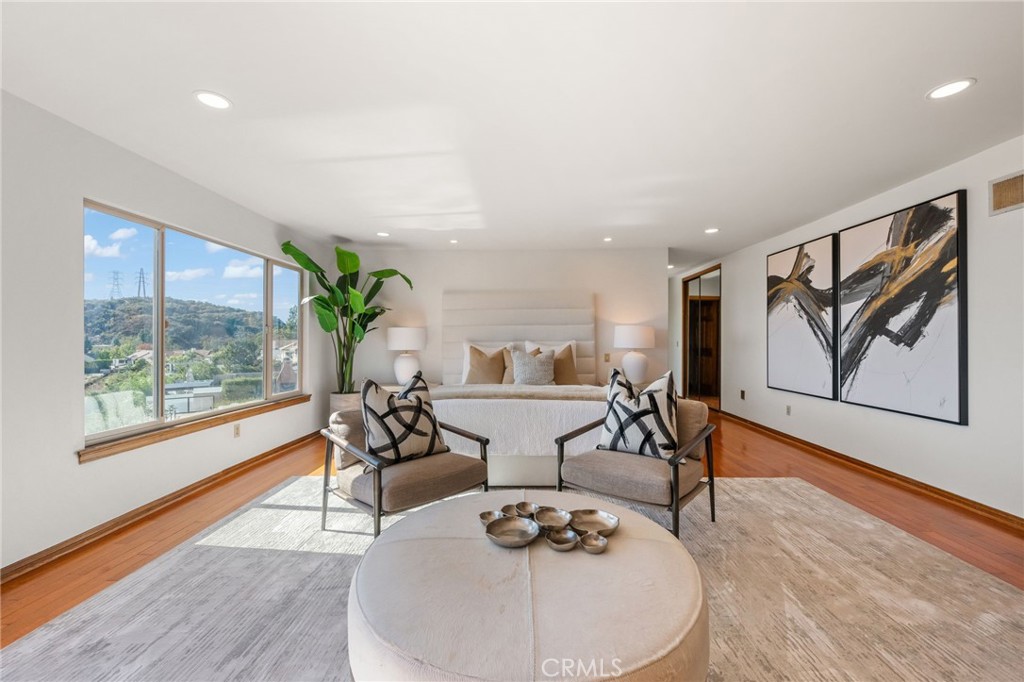 2521 Flintridge Drive