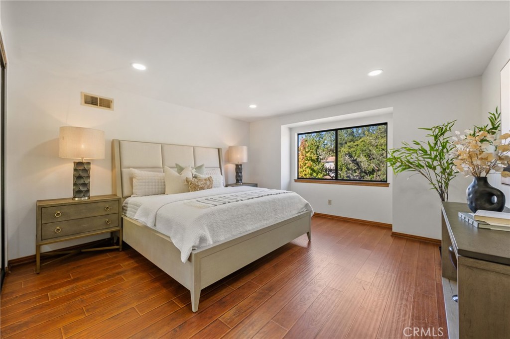 2521 Flintridge Drive