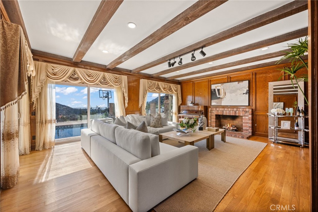 2521 Flintridge Drive