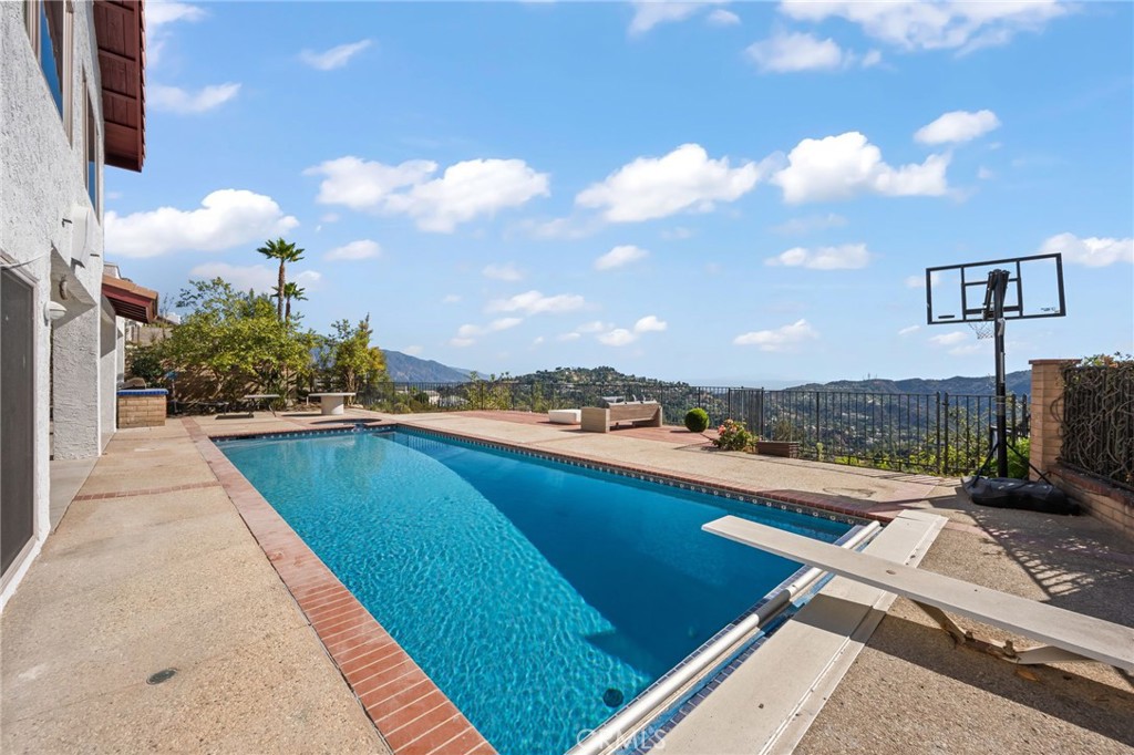 2521 Flintridge Drive