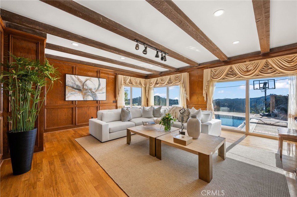 2521 Flintridge Drive