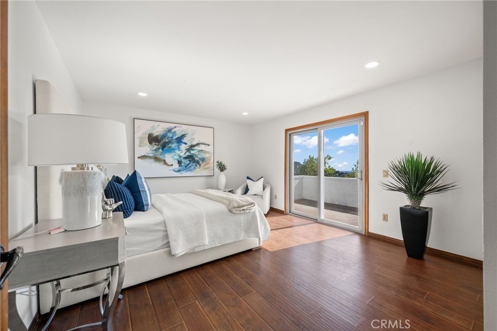 2521 Flintridge Drive