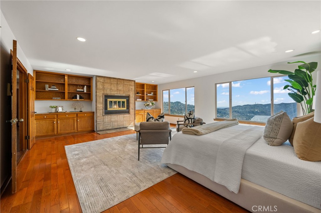 2521 Flintridge Drive