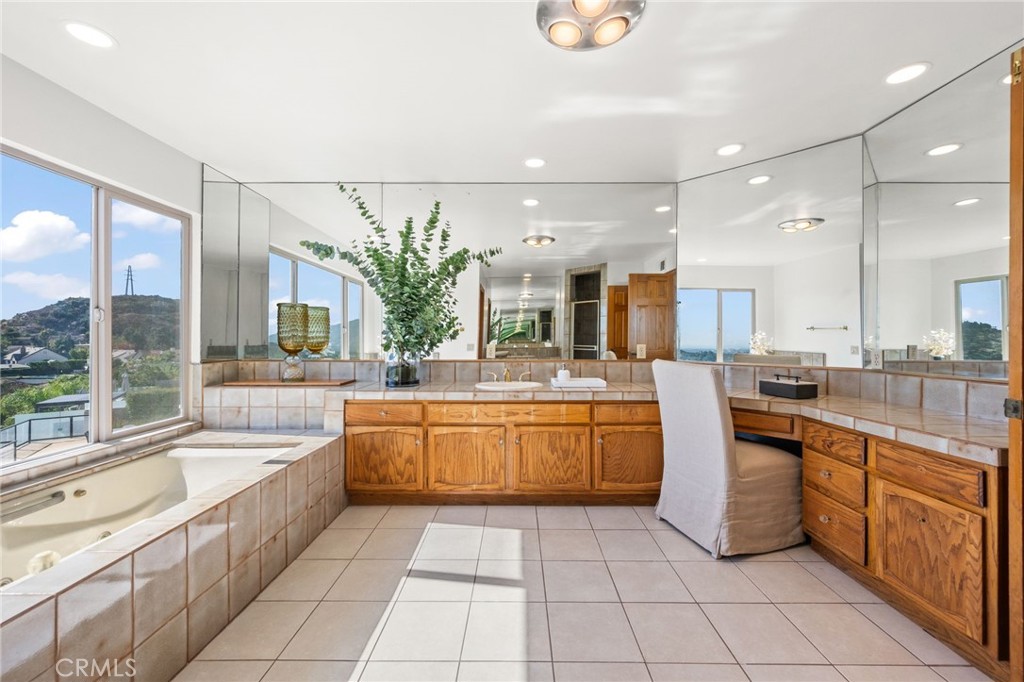 2521 Flintridge Drive