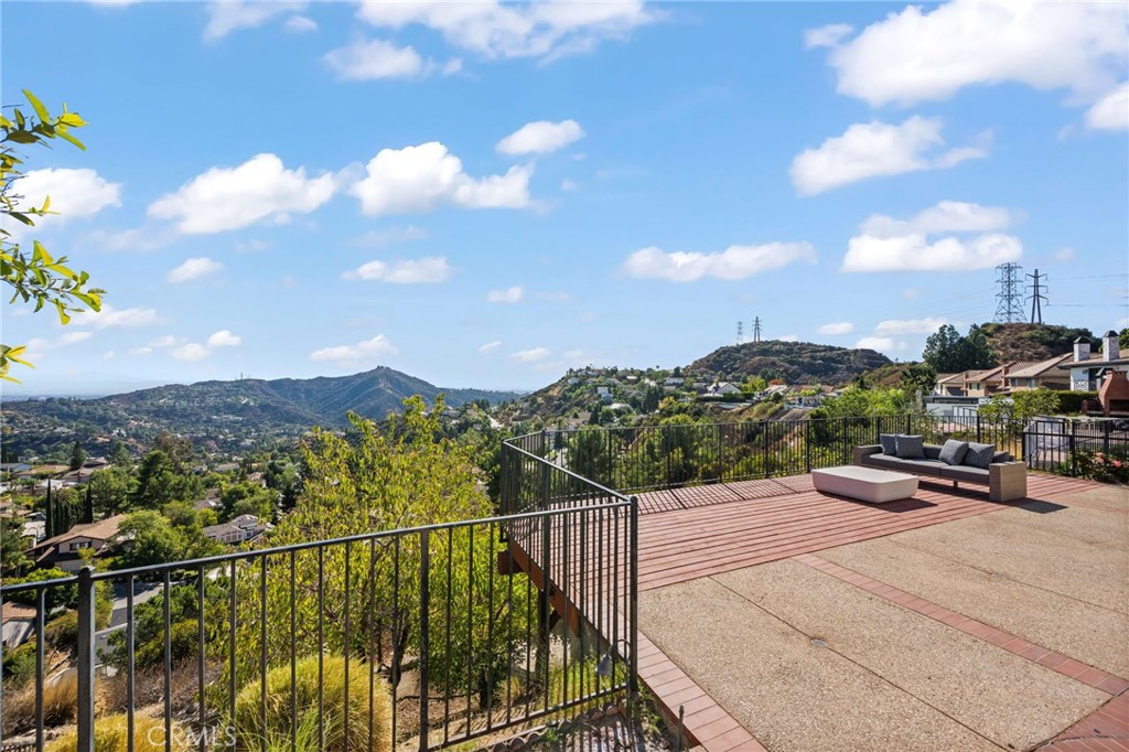 2521 Flintridge Drive