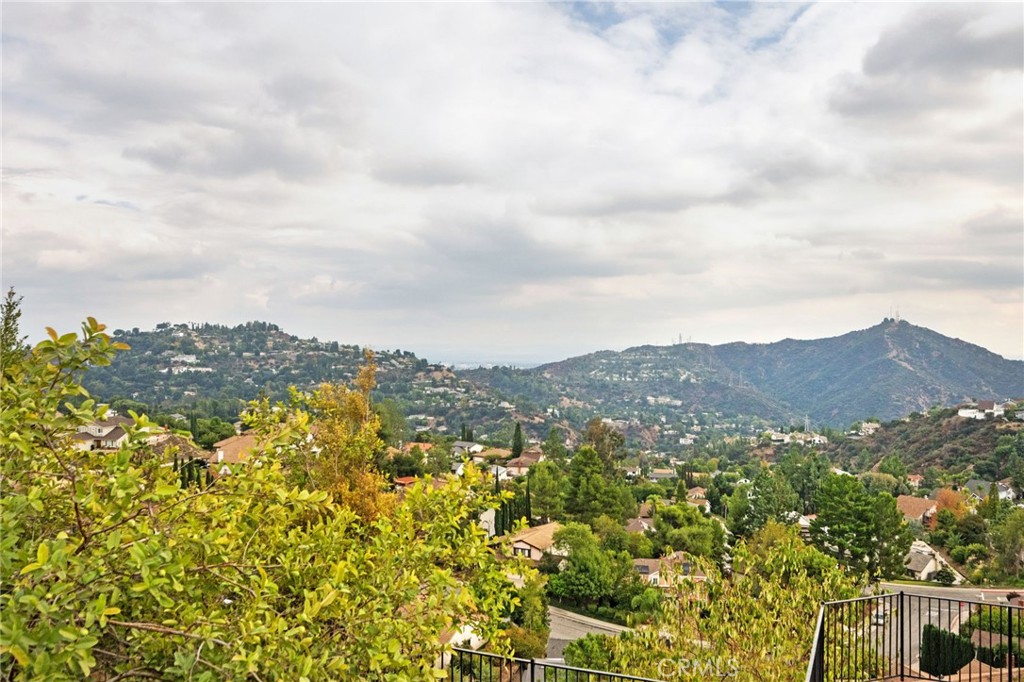 2521 Flintridge Drive