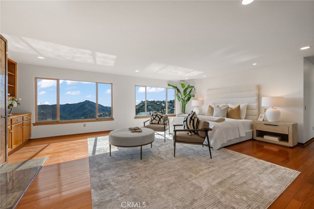 2521 Flintridge Drive