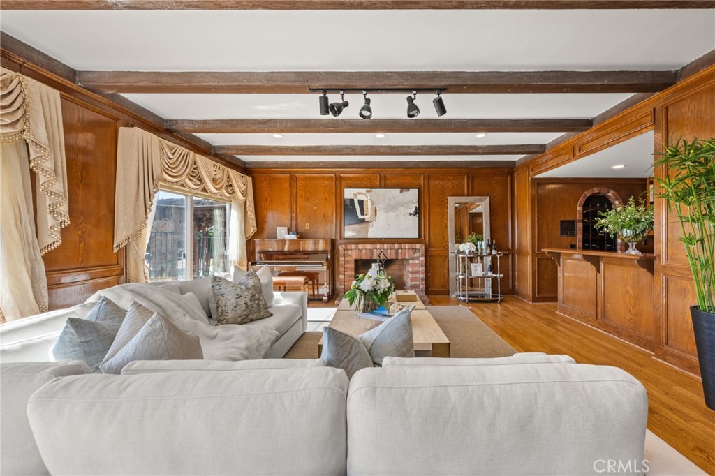 2521 Flintridge Drive