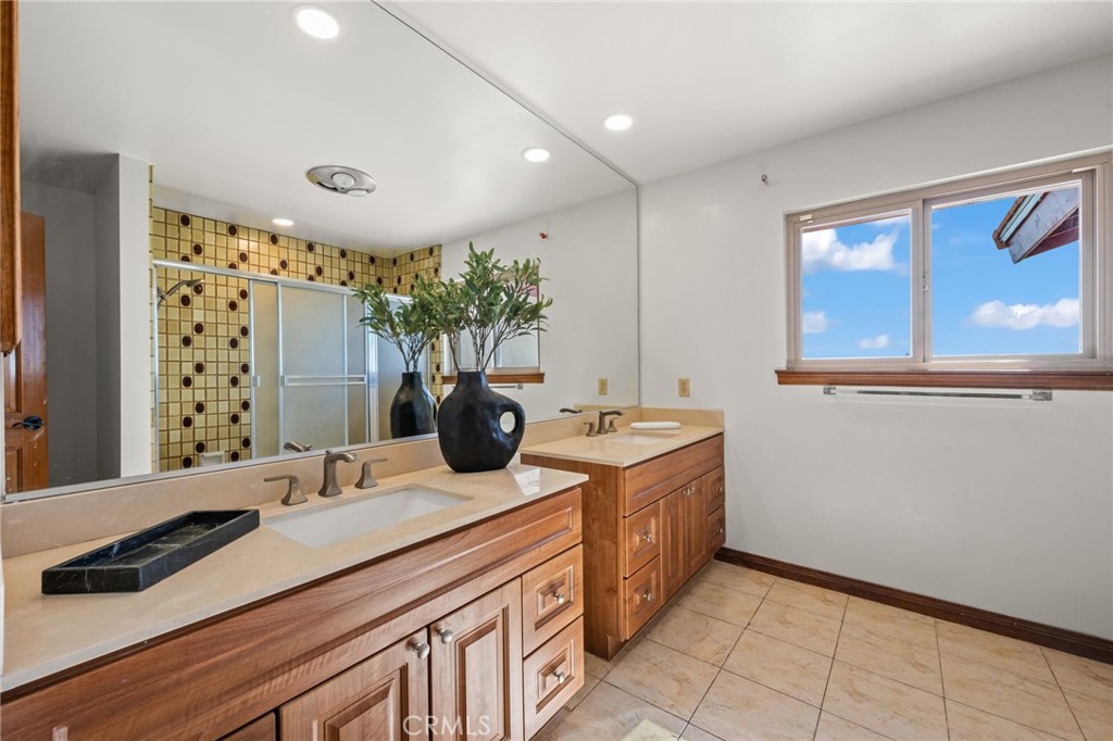 2521 Flintridge Drive