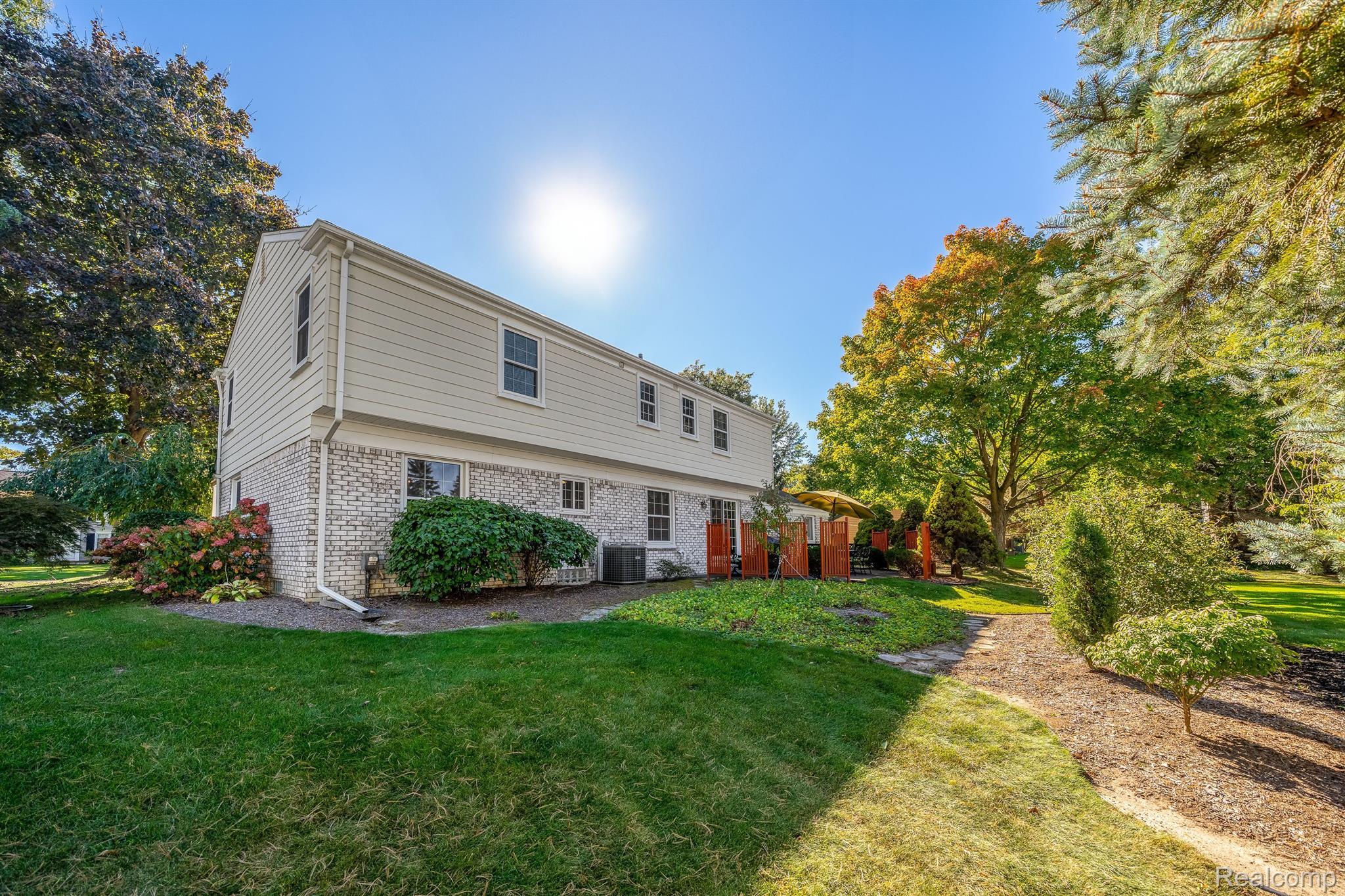 625 S SPINNINGWHEEL LN