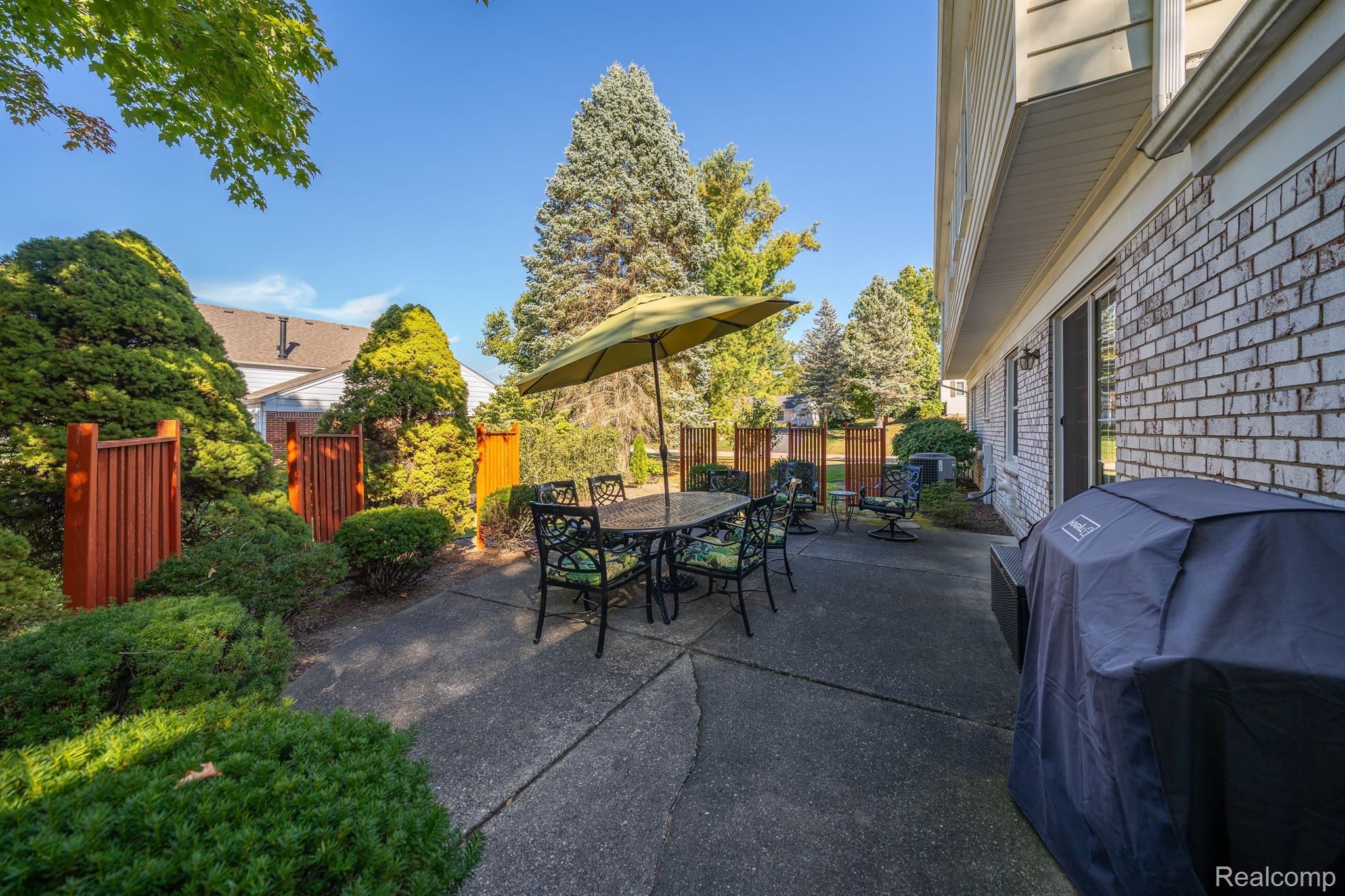 625 S SPINNINGWHEEL LN