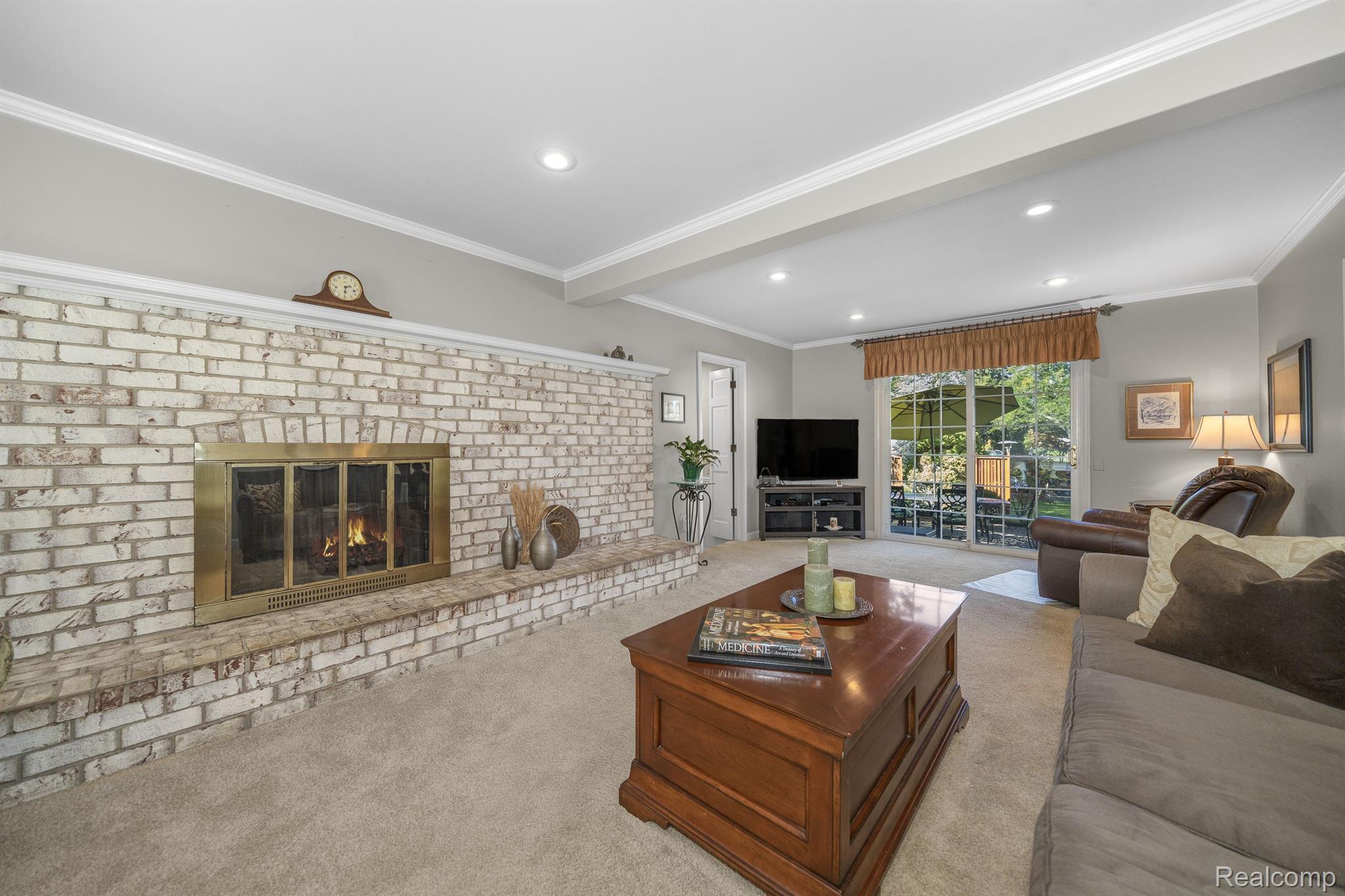 625 S SPINNINGWHEEL LN