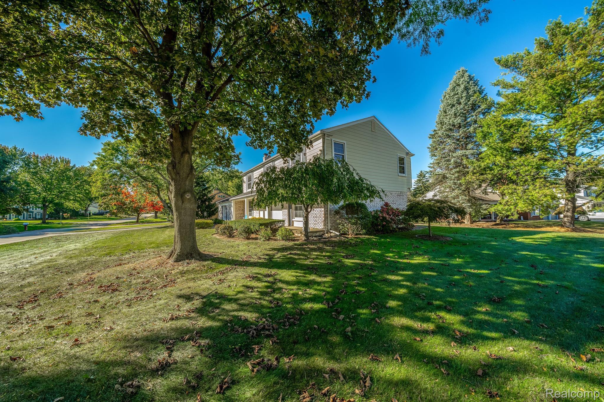 625 S SPINNINGWHEEL LN
