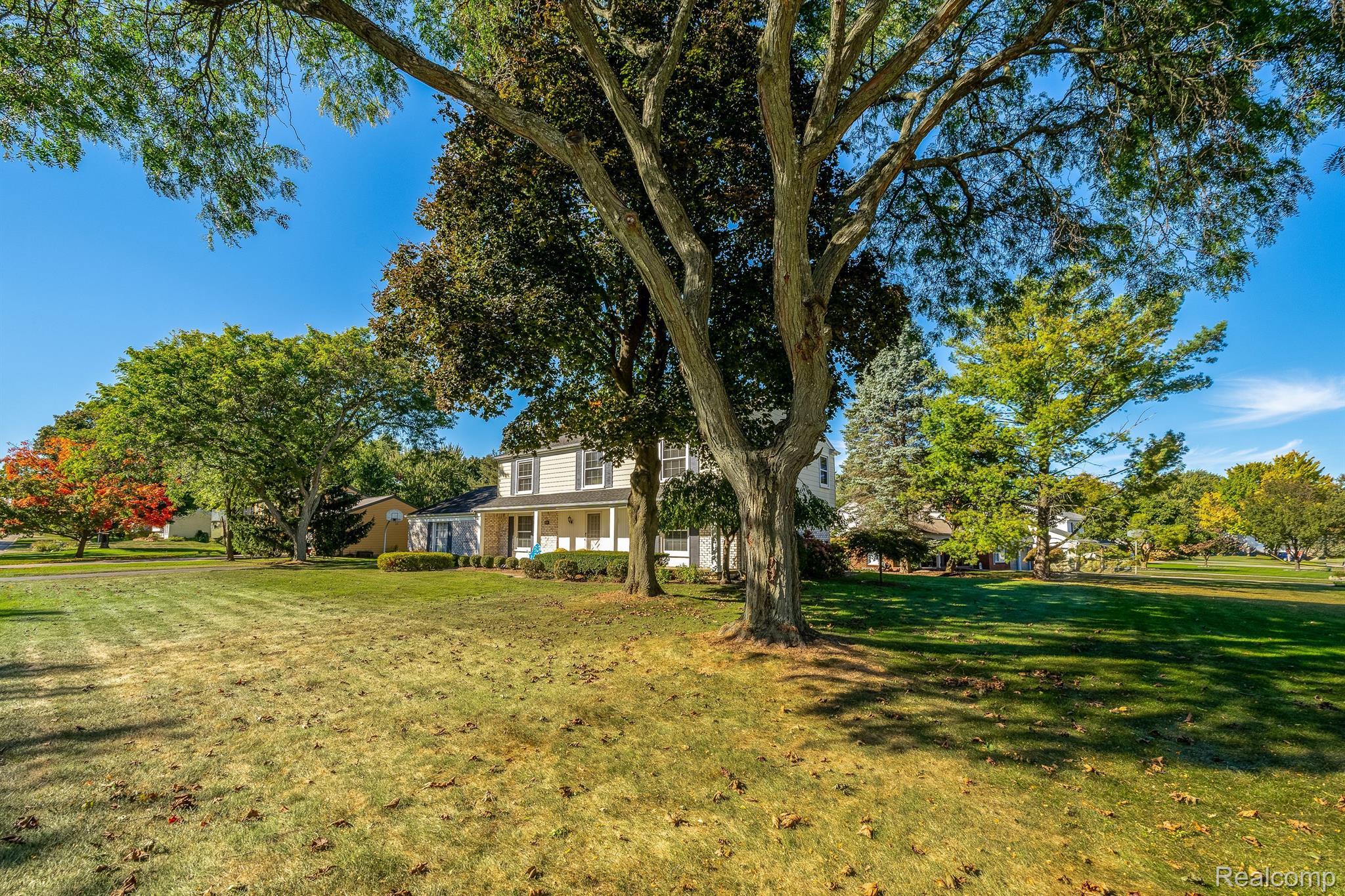 625 S SPINNINGWHEEL LN