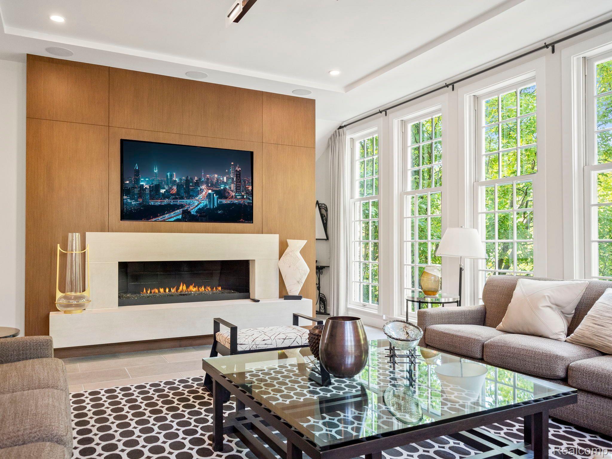 300 WARREN CRT