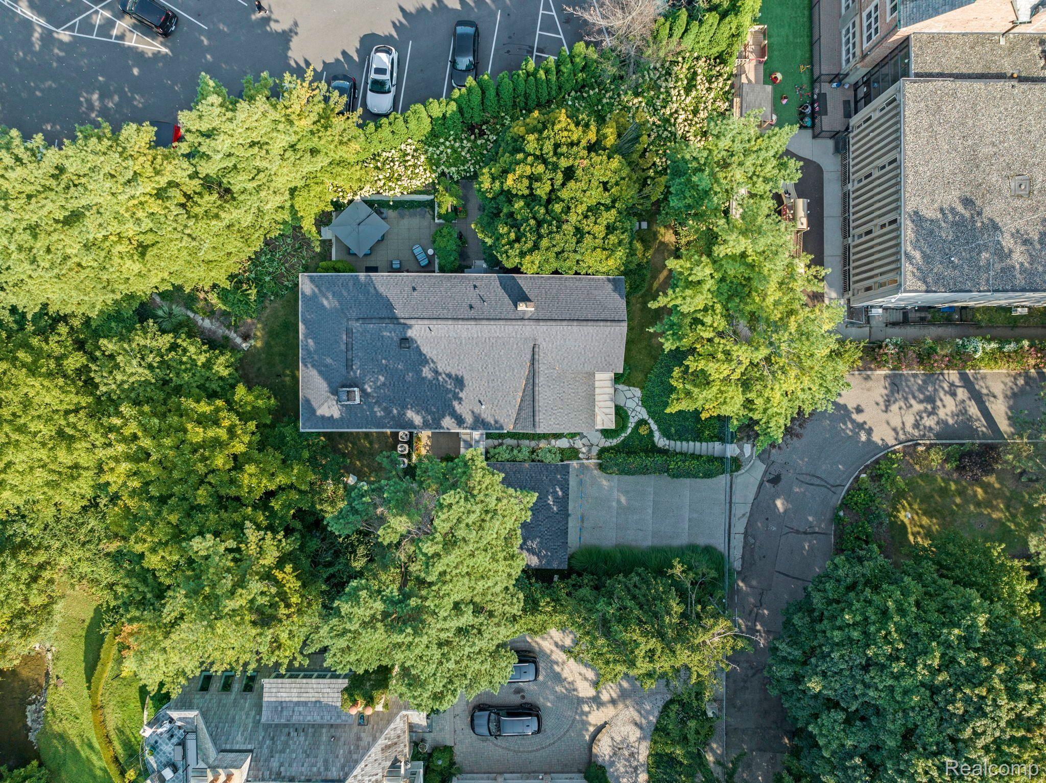 300 WARREN CRT