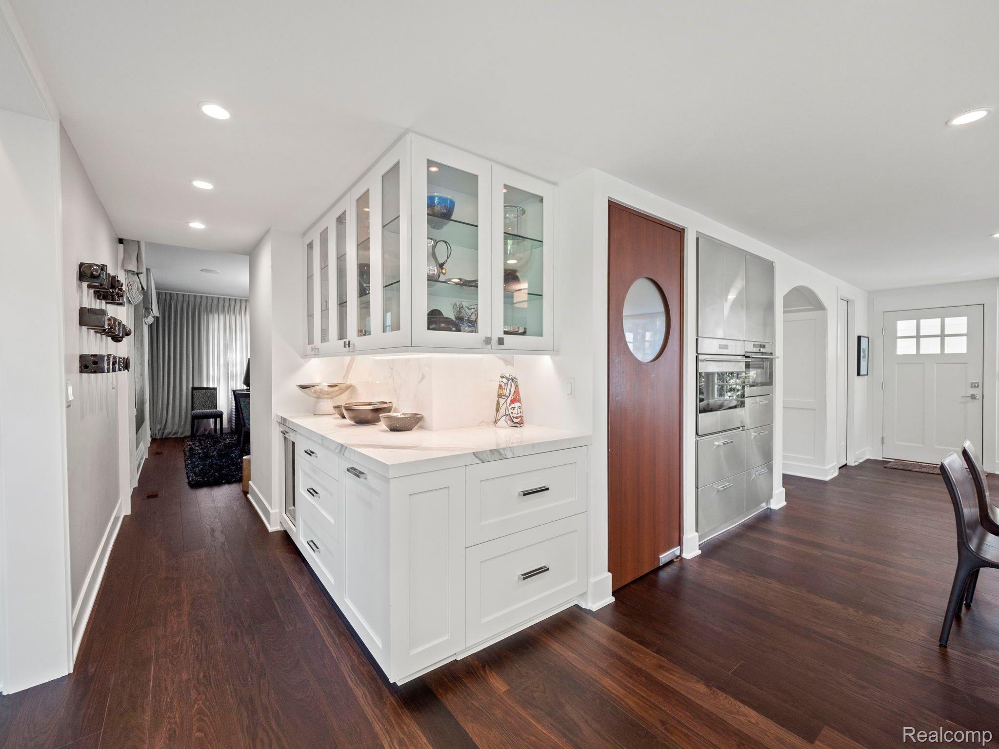 300 WARREN CRT