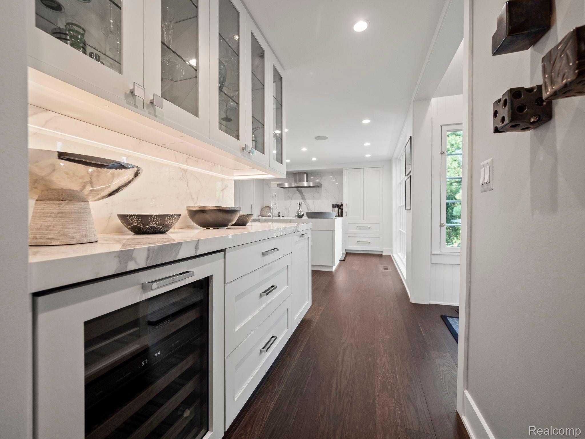 300 WARREN CRT