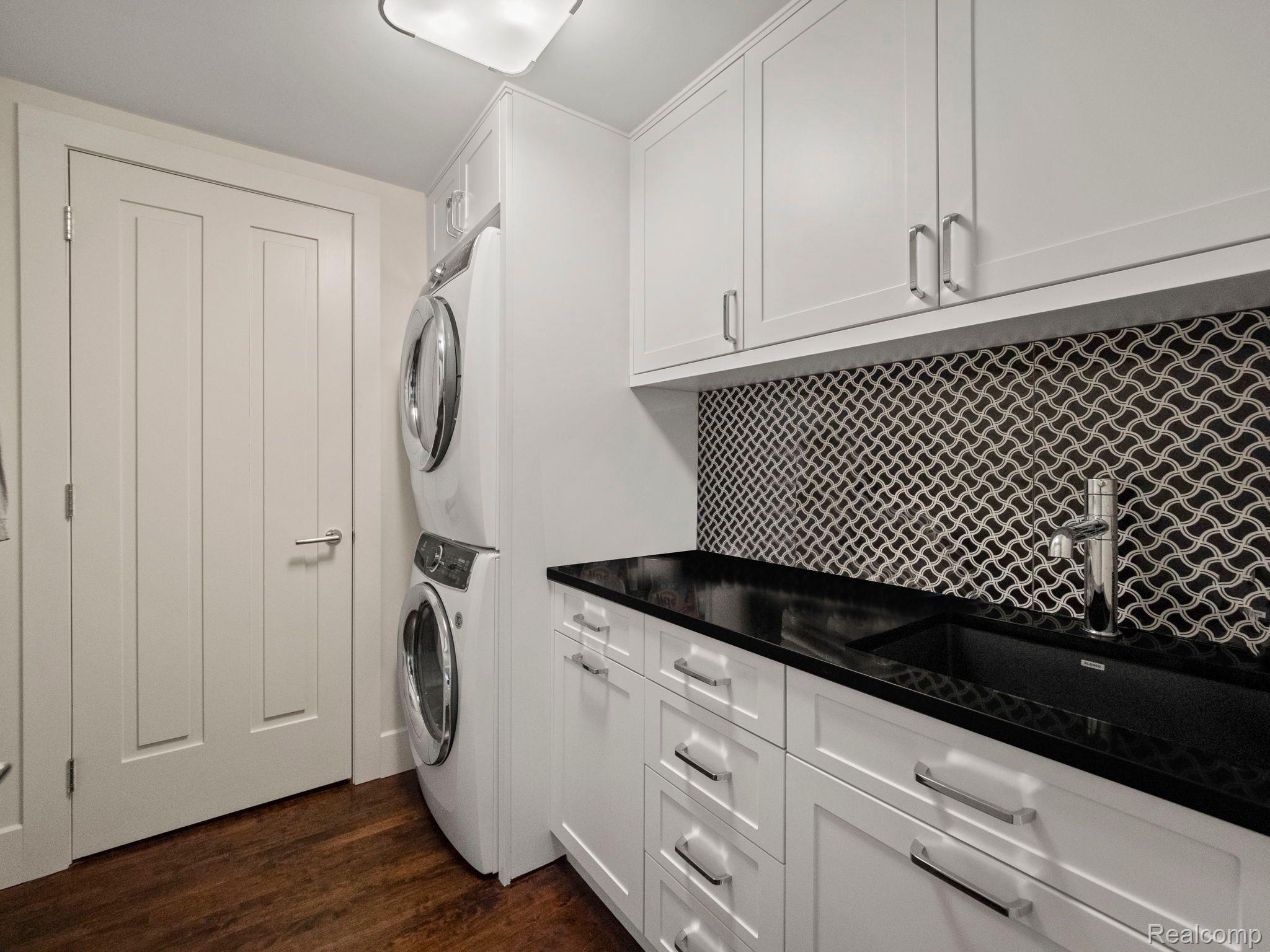 300 WARREN CRT
