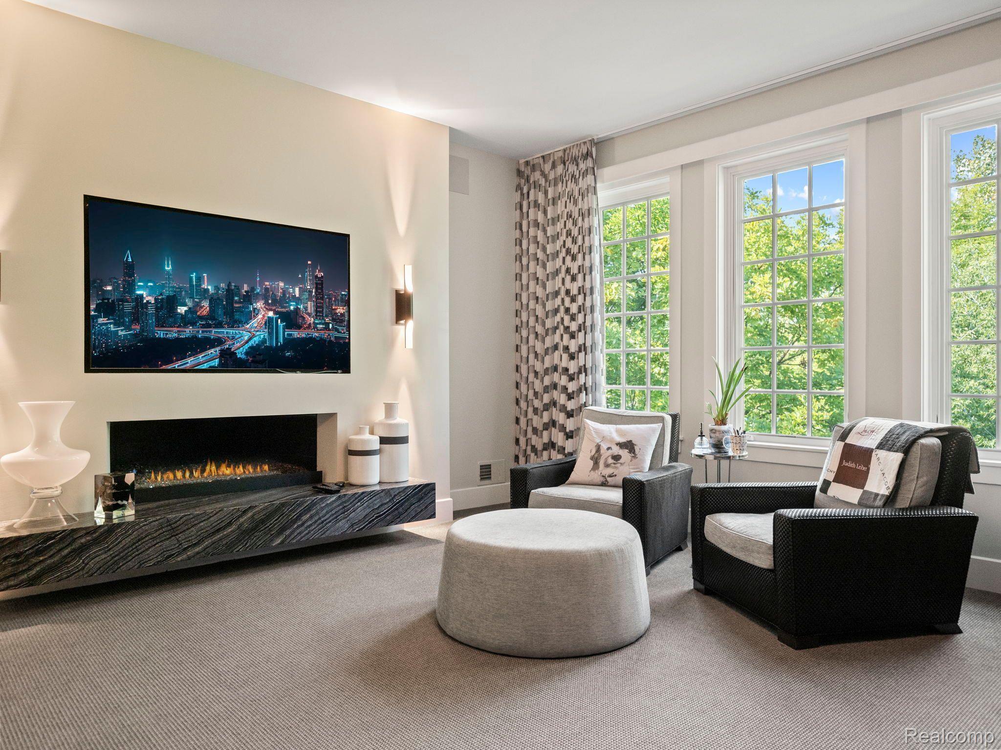 300 WARREN CRT