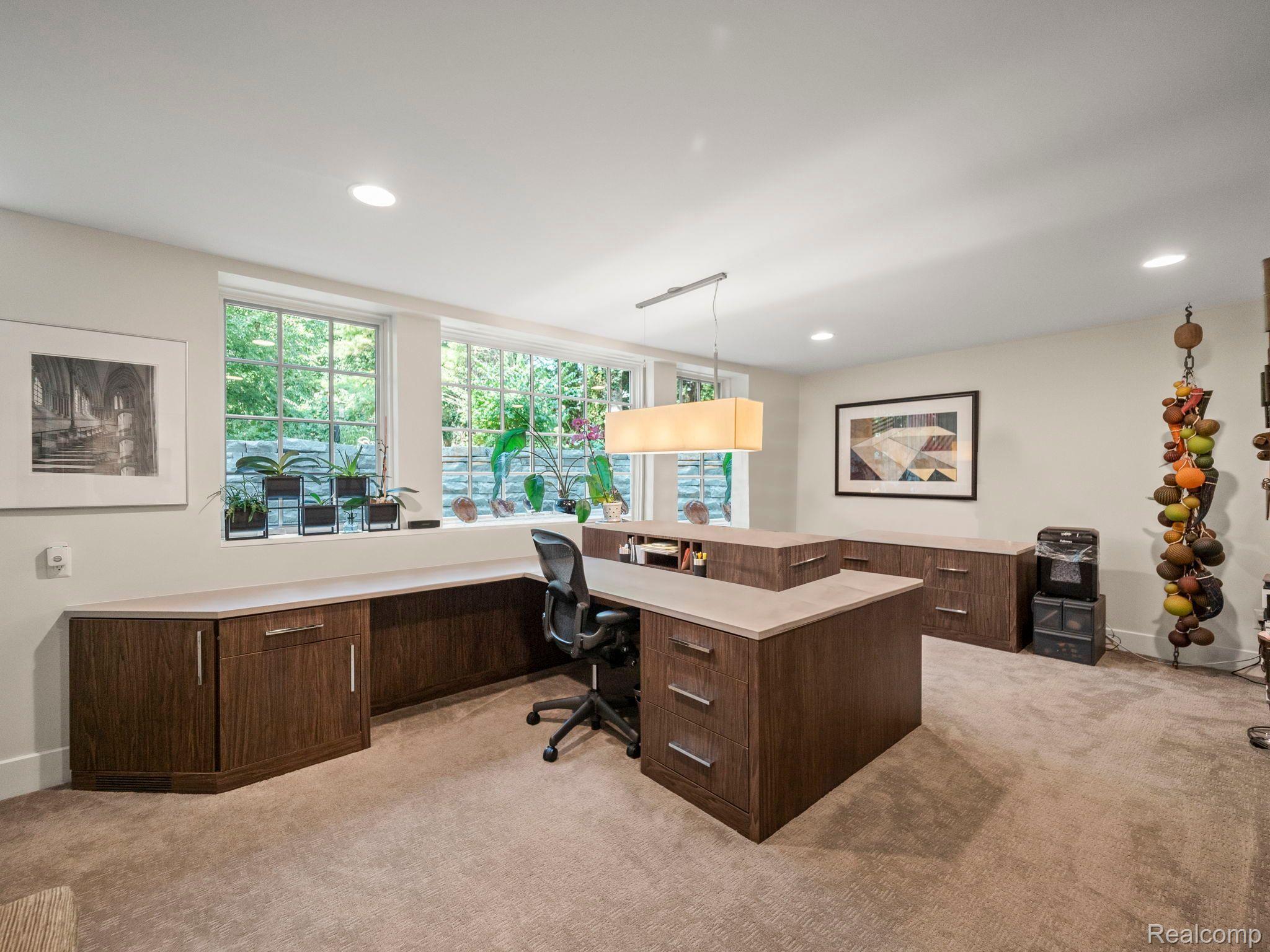 300 WARREN CRT