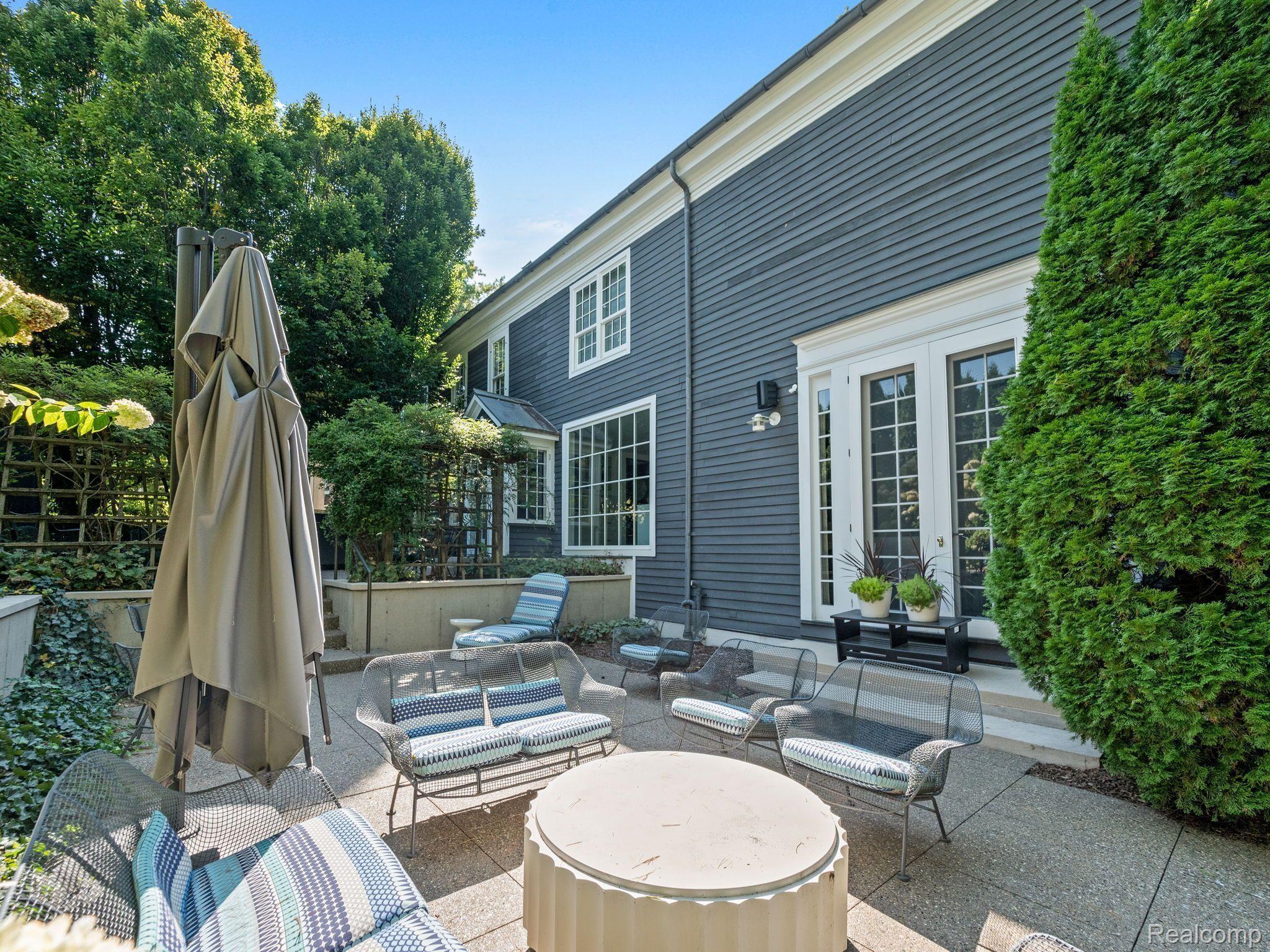 300 WARREN CRT