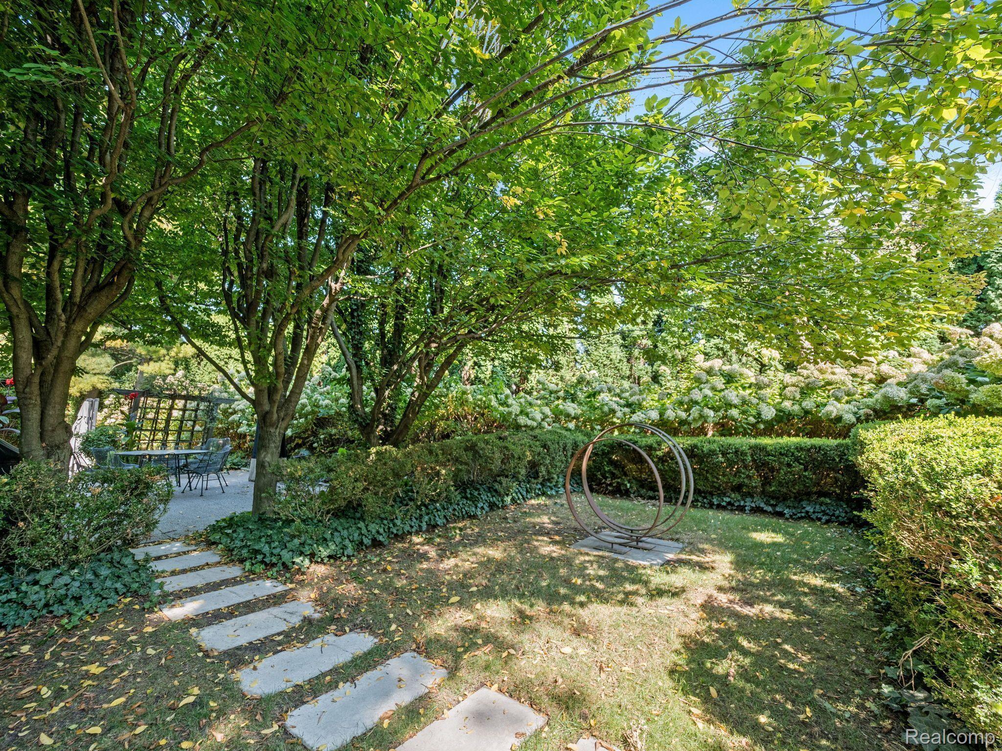 300 WARREN CRT